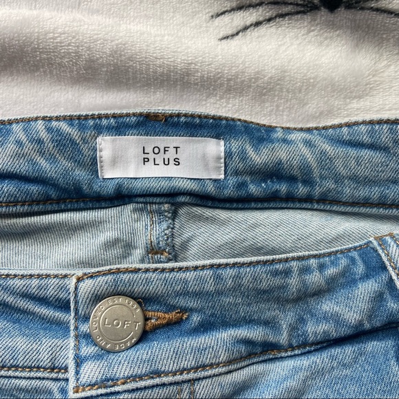 Loft Plus Modern Skinny Pearl Embellished Distressed Jeans Size 18 - Picture 5 of 5